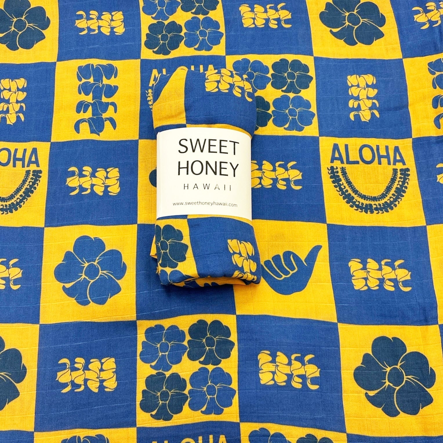 Aloha Puakenikeni Bamboo Swaddle Blanket - Sweet Sweet Honey Hawaii